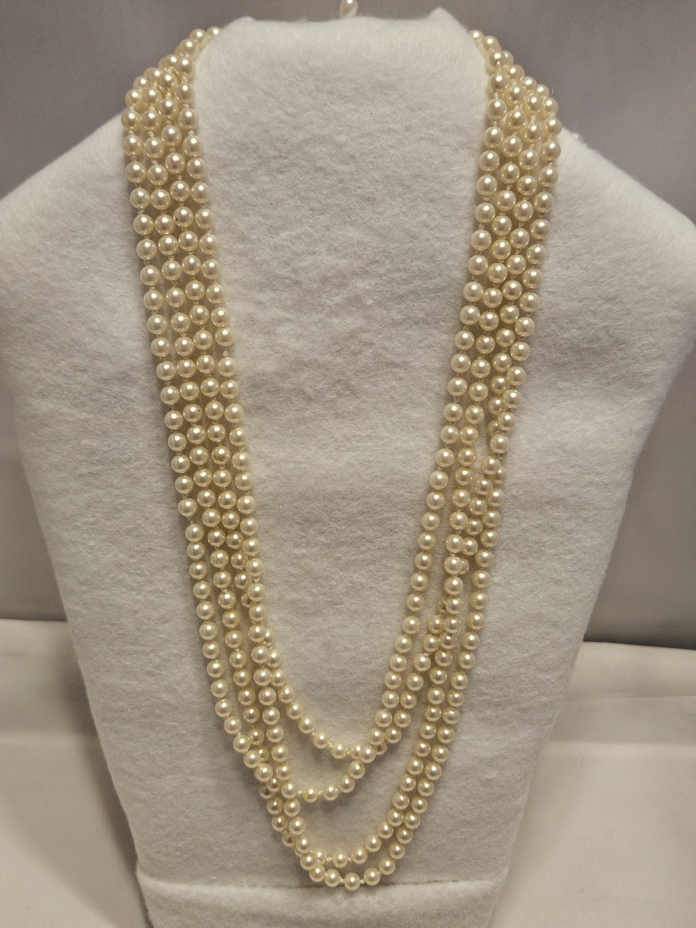 Elegant Classic Cream Pearl Strand